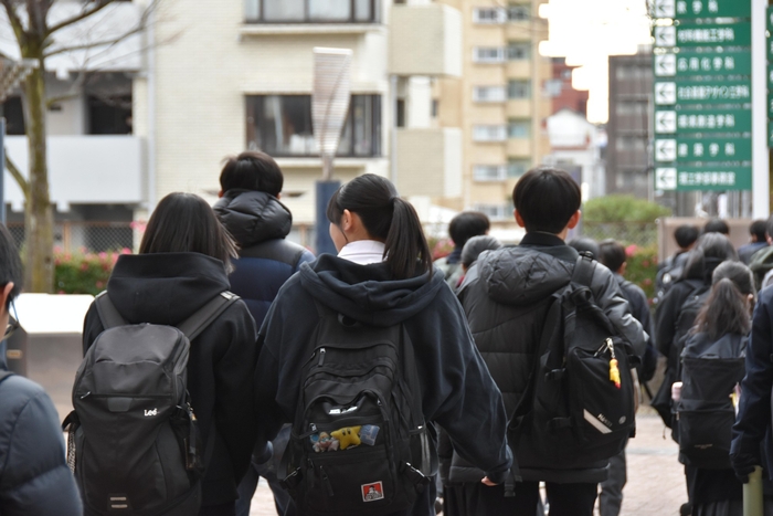 試験を終えてほっとした表情も