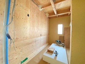 キッチン背面の壁内部