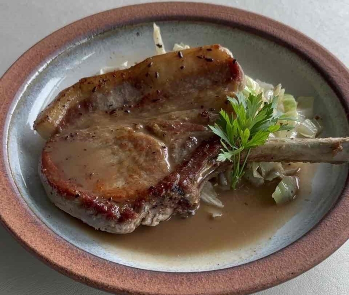 常陸の輝き 骨付き豚ロースの炭火焼き