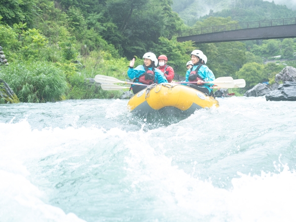 手を振る余裕も！