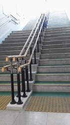 【納入事例レポート】あ、ここにも杉田エース！Vol.156青森県内の某駅改修工事で階段用の「集成材フレックス手すり」を採用いただきました。