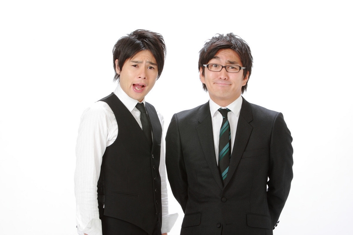 MCの平成ノブシコブシ（左から吉村崇、徳井健太）