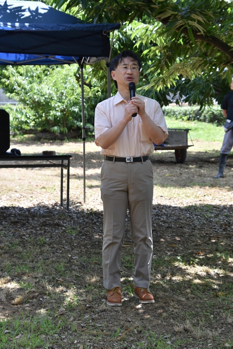 あいさつする氏田学部長