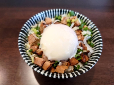 チャーシュー飯と半熟玉子