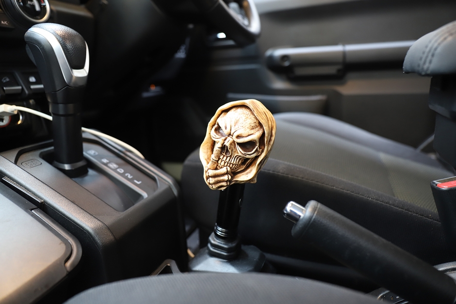 あらゆる汎用シフトノブをジムニーのトランスファーノブとして装着可能に