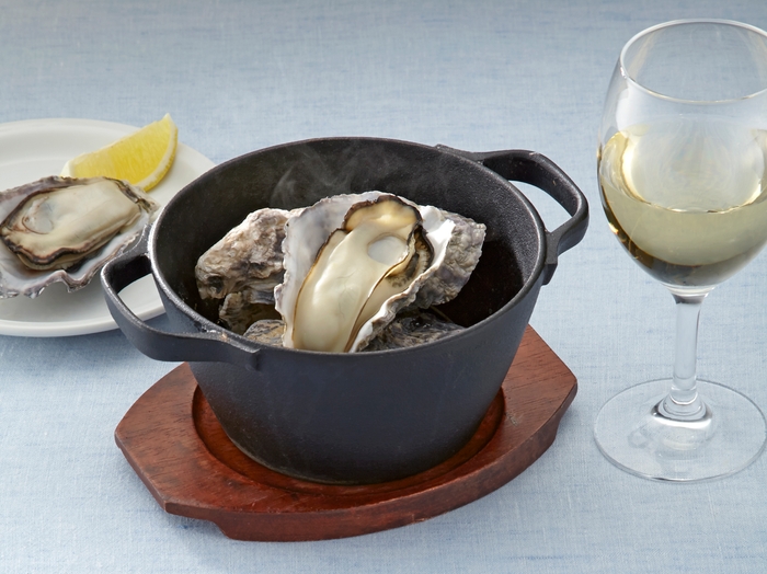 オイスターバーの海洋深層水蒸し牡蠣(3 個) 1,200 円