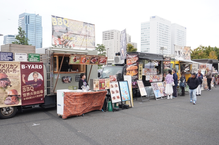 キッチンカー飲食販売の様子