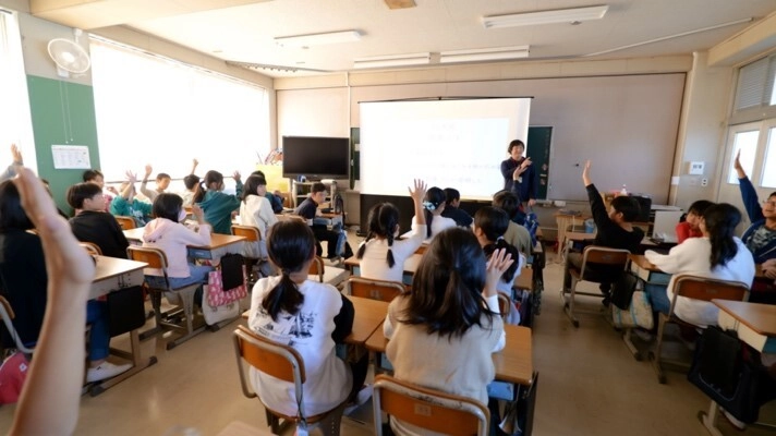 ＜初開催＞大阪府堺市の公立小学校で映像制作の プロ集団による体験型出前授業「映像のお仕事」を実施