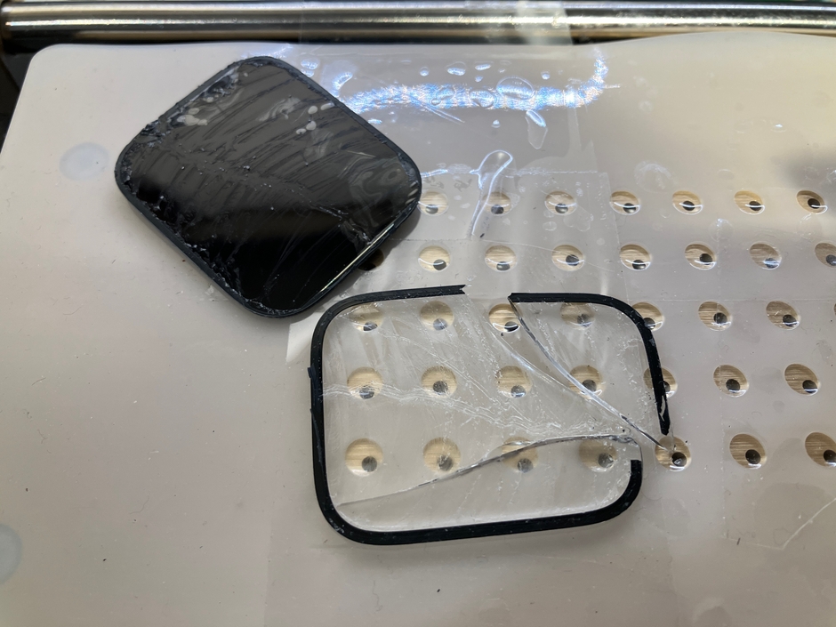 独自の技術を使用し割れたガラスのみを除去