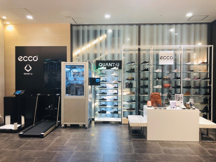 『ECCO QUANT-U』大阪・阪急うめだ本店8F 売場2