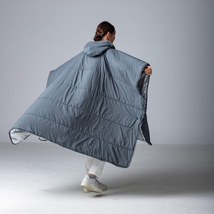 ポンチョ型で可動域が広く動きやすい