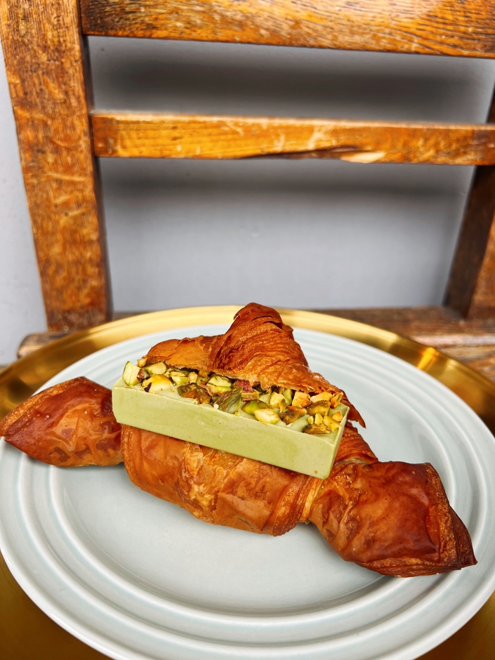 塩クロワッサン ピスタチオ