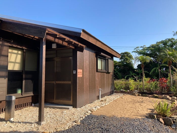 一棟貸宿 あすびやど 外観 庭部分でBBQや花火を楽しむこともできます