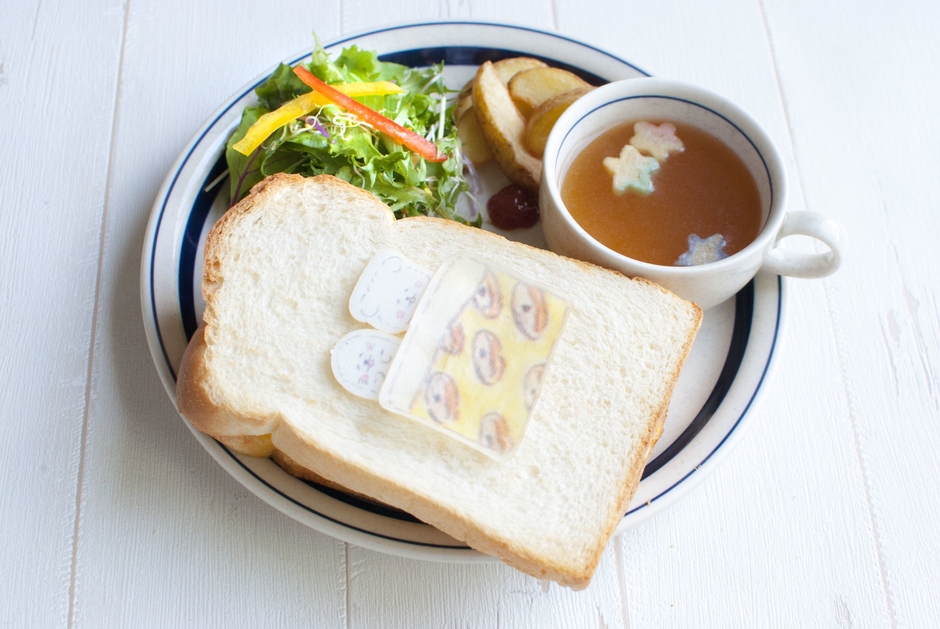 ほわころちゃん・むくちゃんのおやすみピザトースト　1,093円(ドーナツ柄) 1