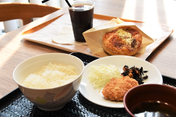 天白キャンパスの2つの学食の「100円朝食」メニュー