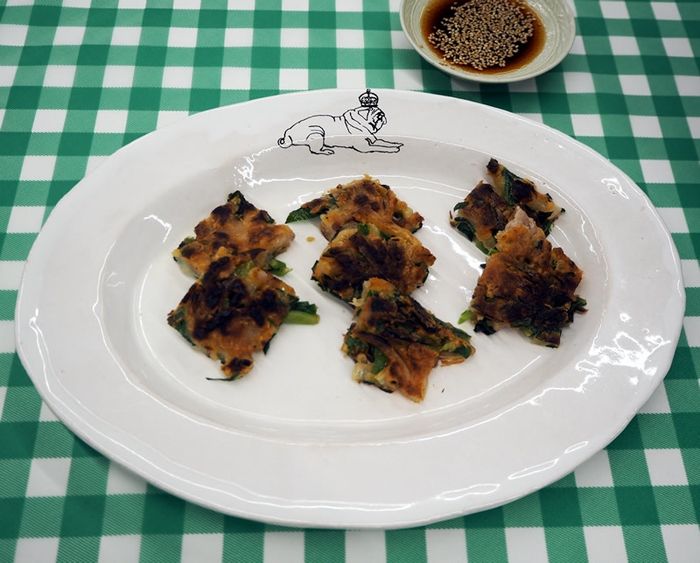 「オレペ大感謝まつり」：コウケンテツさんは、本号掲載の「にらチヂミ」を実演