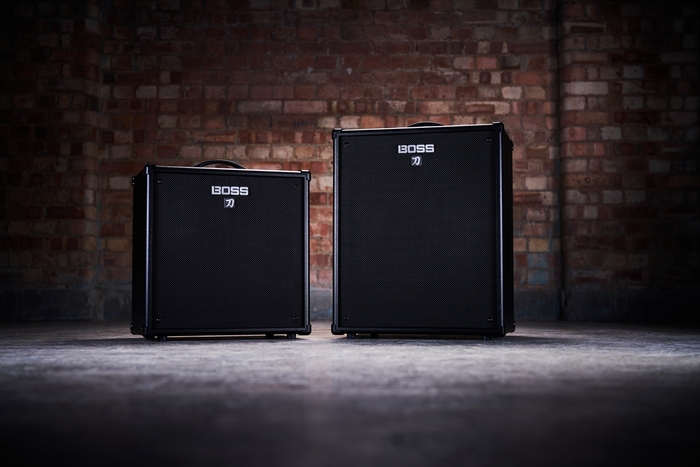 『KATANA-110 BASS』(左)と『KATANA-210 BASS』