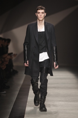 Neil Barrett(ニール・バレット)2010年秋冬コレクション #38