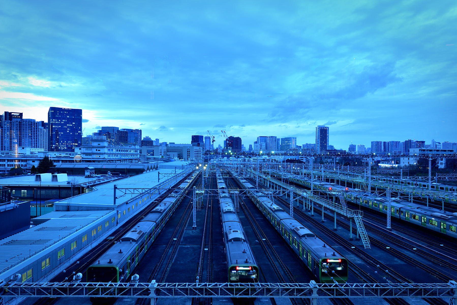 大井町駅に隣接する「東京総合車両センター」