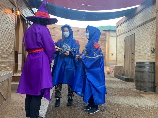 かわいいポンチョを装備すれば、雨の冒険も楽しめる!