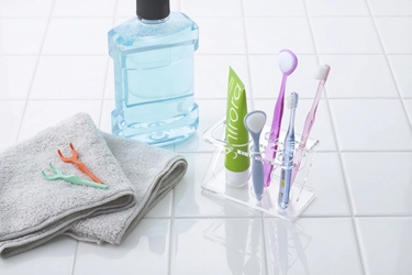 舌ブラシのシキエンが 小学校低学年の保護者720名にアンケート実施！ 新入学で新しいお友達と出会う子供たち！ 身だしなみケアしてますか？