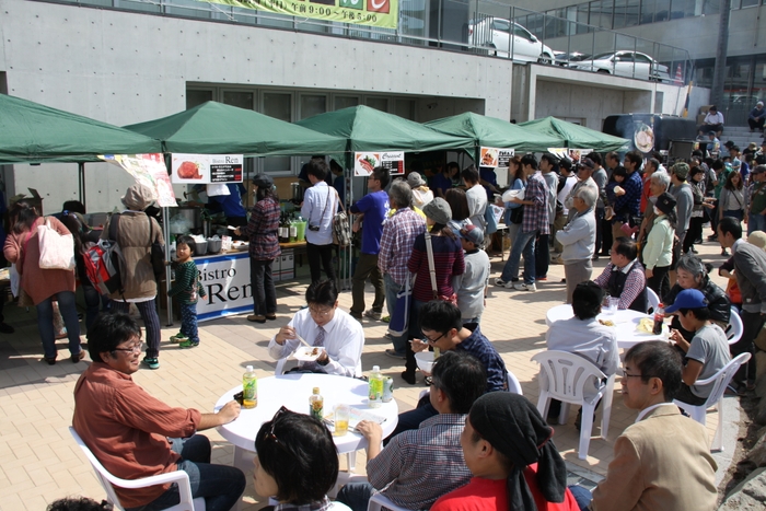 地元料理をはじめ様々な「食」が楽しめる