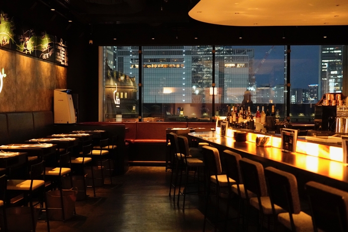 東京駅を臨むエリックスバイエリックトロション（東京駅）