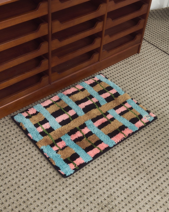 チェックピンク