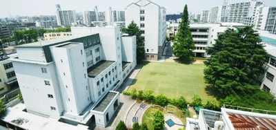 大阪信愛学院中学校・高等学校が難民支援をテーマに人権教育と子ども服の寄付活動を実施
