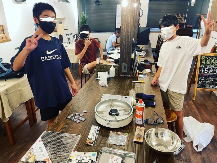 やりたかった実験を終えて晴れ晴れとした表情を見せる生徒