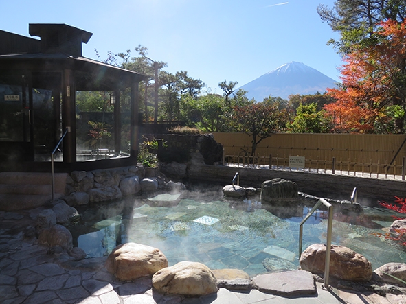 富士山と紅葉を楽しむ「霊峰露天風呂」