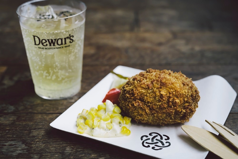 森枝幹氏が「デュワーズハイボール」との相性良く仕上げたスコッチエッグ-1