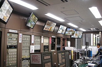 「明治大学 駿河台キャンパス 様」マルチ画面表示でリバティタワー内の防犯カメラ映像を集約!確認エリア拡大により来校者の一層の安全を確保!