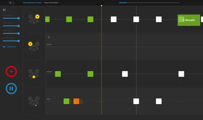表示されるパッドを叩いてゲーム感覚でドラムを練習