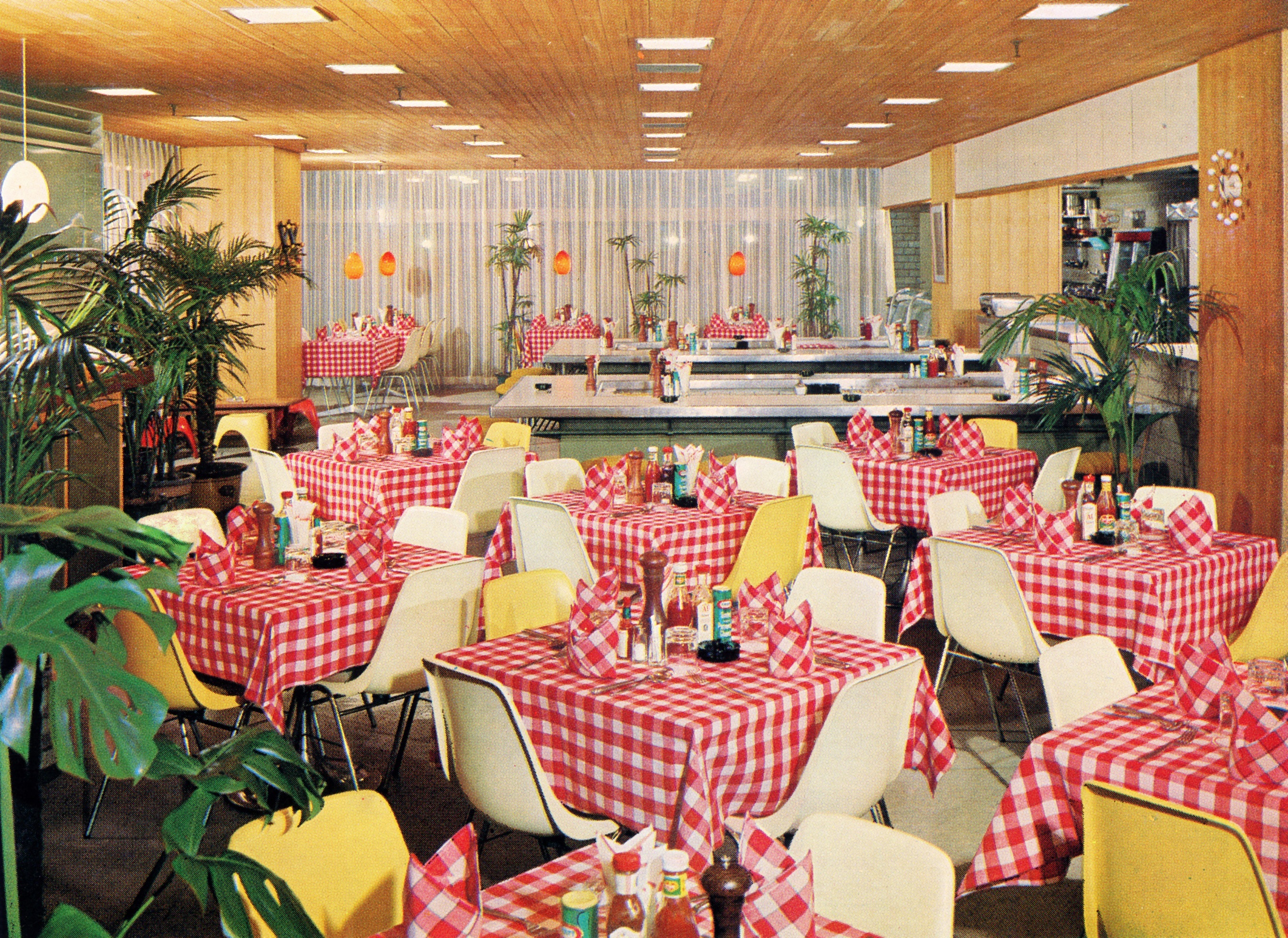 創業まもないトップスTBS会館店