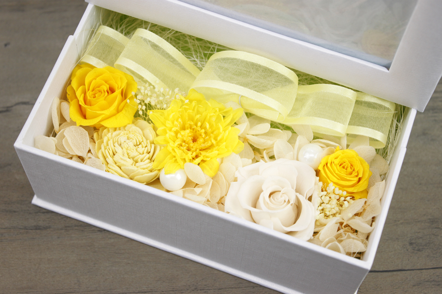 菊のお花を使い統一感のあるカラーで仕上げた温かみのあるアレンジです(2)