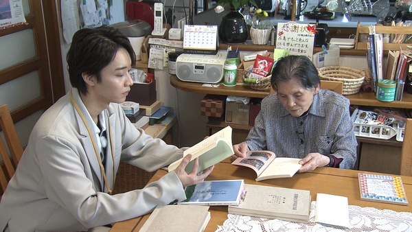 戦争や平和をテーマにおよそ500首を短歌に詠んだ