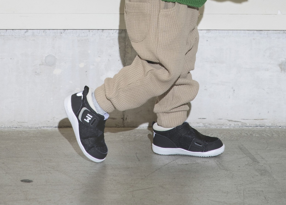 メッシュキネティックスニーカー