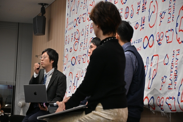 ファシリテータを務めた社会連携センター職員の白川陽一さん