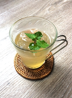 水や炭酸水で割って(アイス)
