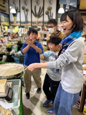 『新米祭り』群馬の新米、食べて!すくって!目方でGET!