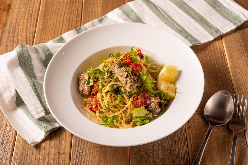 オイルサーディンと自家製セミドライトマト 大葉のスパゲティ 香草パン粉がけ