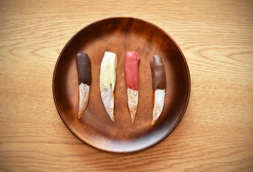 岐阜の老舗和菓子店が、伝統の高級干し柿×4種のチョコレート 『堂上蜂屋柿しょこら』を11月16日に発売