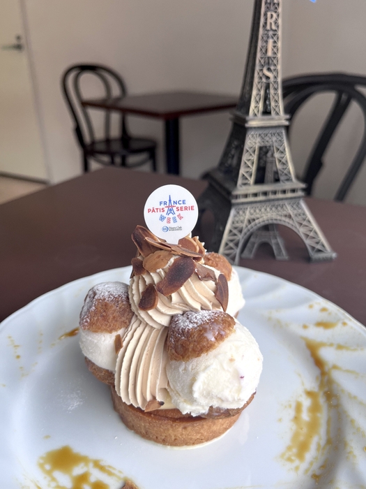 「Patisserie il de Petite feve」の「グラスデセールのサントノーレ」デセール 880円