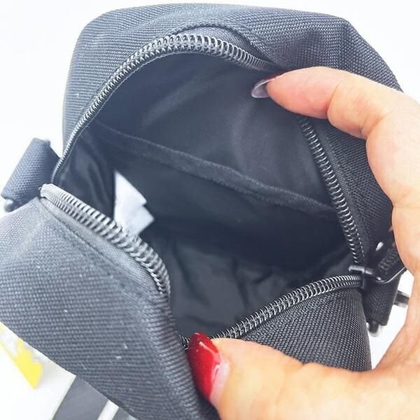 ジョー・クールのショルダーバッグ