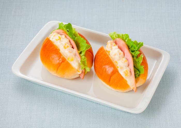 ロールパンサンド(コーン&マヨ使用)