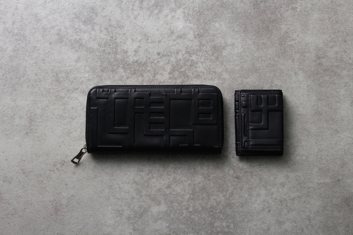 左 長財布:¥24,750 (Tax in) 右 3つ折り財布:¥19,800 (Tax in)