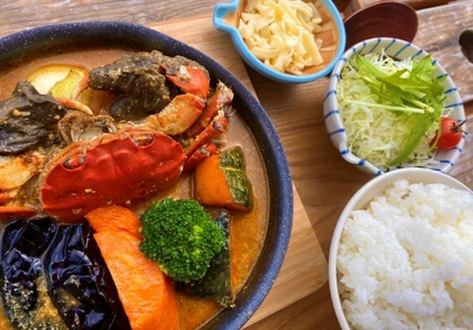 伊豆の名産「ズガニ」がまるまる一杯のった 「ズガニスープカレー」新発売！ 大人気「ズガニ」メニューから待望の新メニューが 「道の駅 伊豆月ケ瀬」にて1月16日より新登場