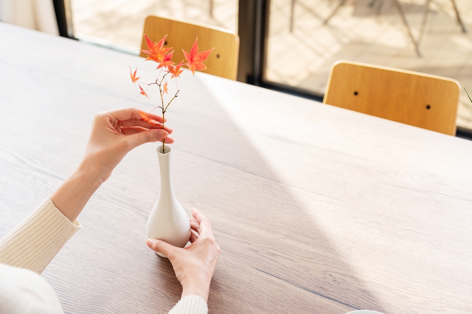 作品イメージ(白磁一輪挿し)