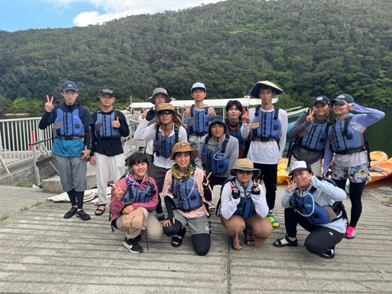 福地ダム湖で集合写真を撮りました